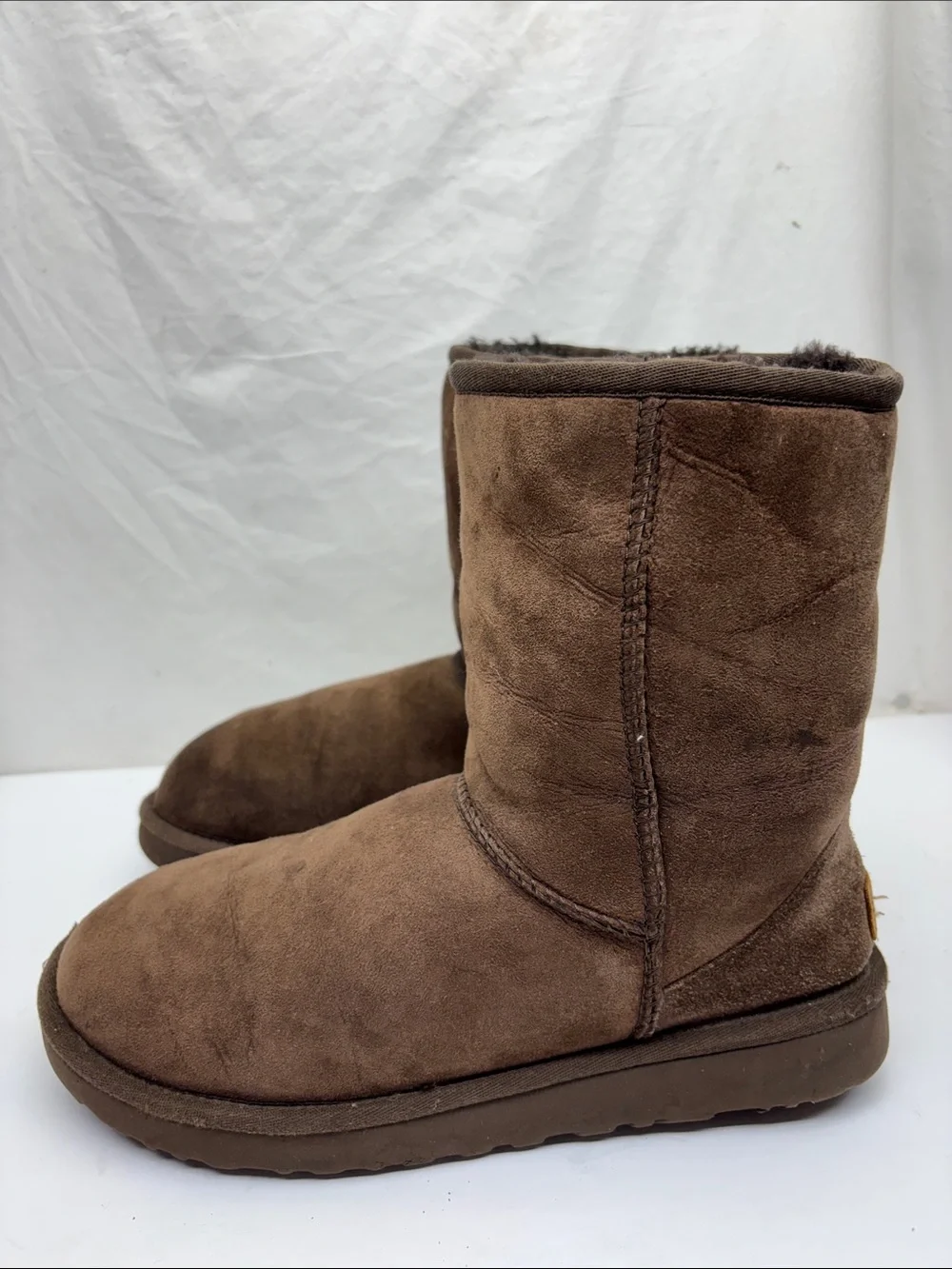 UGG Classic Short Shearling Boots in Brown - Women, SZ 9, box 1 G